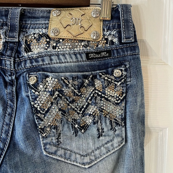 Miss Me  Jeans with‎ Embellished Details Signature Straight Size 27 - Picture 5 of 15